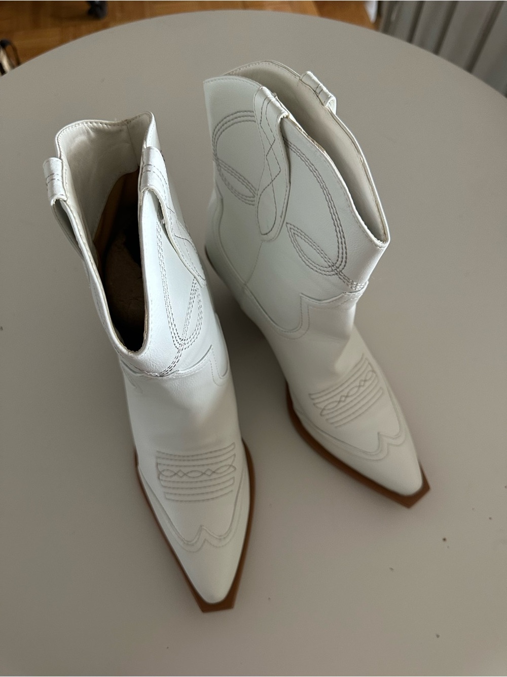 Bellini White Pointed-Toe Western Ankle Boots